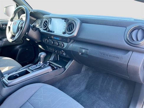 Used 2022 Toyota Tacoma TRD Off-Road image 29