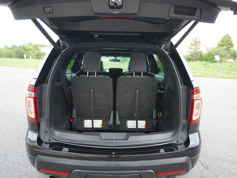 Used 2015 Ford Explorer XLT w/ Equipment Group 202B AWD/4WD image 32