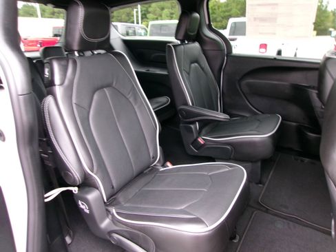 New 2026 Chrysler Pacifica Limited w/ S Appearance Package image 20