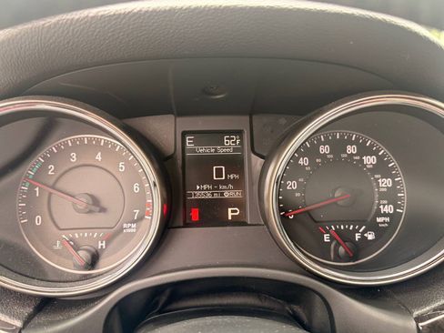 Used 2012 Jeep Grand Cherokee Laredo w/ Laredo E Group AWD/4WD image 7