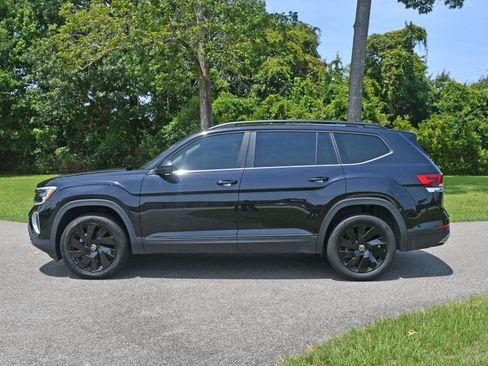 Used 2024 Volkswagen Atlas SE FWD image 2