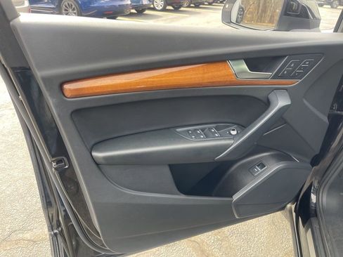 Used 2023 Audi Q5 2.0T Premium w/ Convenience Package image 9