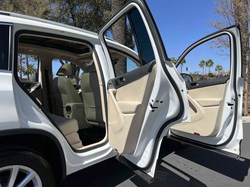 Used 2017 Volkswagen Tiguan Wolfsburg Edition FWD image 63