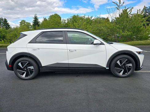 New 2025 Hyundai Ioniq 5 SEL image 3