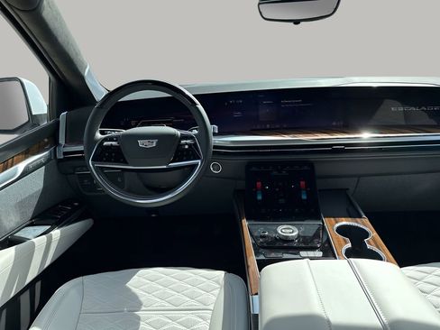 New 2026 Cadillac Escalade Platinum Sport w/ LPO, Floor Liner Package image 32