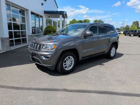 Used 2018 Jeep Grand Cherokee Laredo AWD/4WD image 9