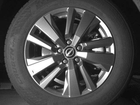 Used 2025 Nissan Pathfinder SV image 13