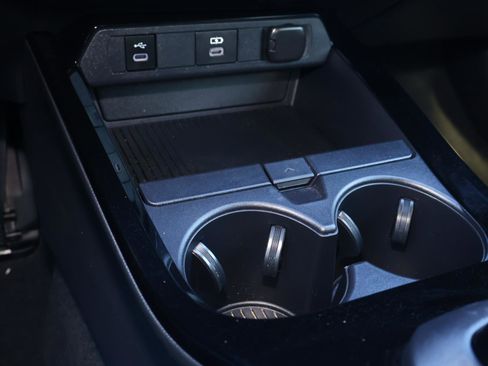 Used 2025 Toyota Prius XLE image 25