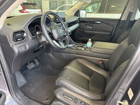 Used 2023 Honda Pilot Touring image 5