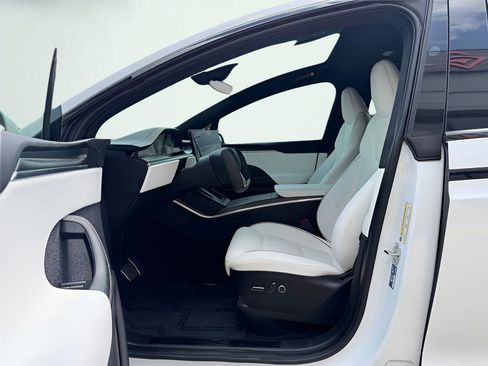 Used 2023 Tesla Model X Plaid image 17