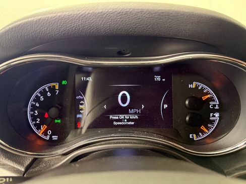 Used 2019 Jeep Grand Cherokee Altitude image 18