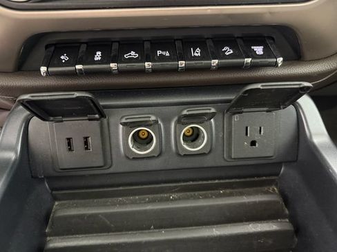Used 2016 GMC Sierra 2500 Denali w/ Duramax Plus Package AWD/4WD image 12