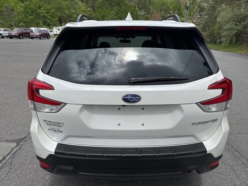 Used 2020 Subaru Forester Premium AWD/4WD image 4