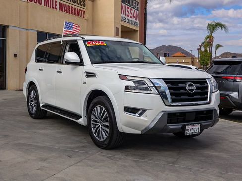 Used 2022 Nissan Armada SL w/ Captain's Chairs Package image 2