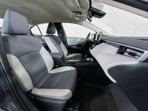 Used 2025 Toyota Corolla LE image 28
