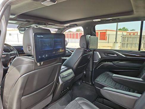 Used 2024 Cadillac Escalade ESV Sport Platinum AWD/4WD image 10