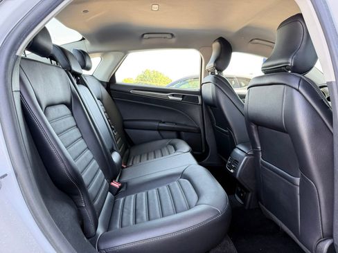 Used 2018 Ford Fusion SE w/ Equipment Group 602A FWD image 18