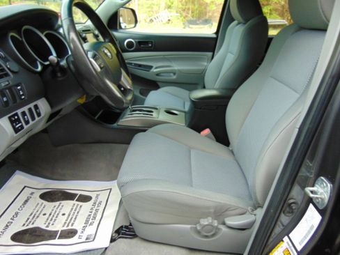 Used 2013 Toyota Tacoma 4x4 Double Cab w/ TRD Sport Pkg image 5