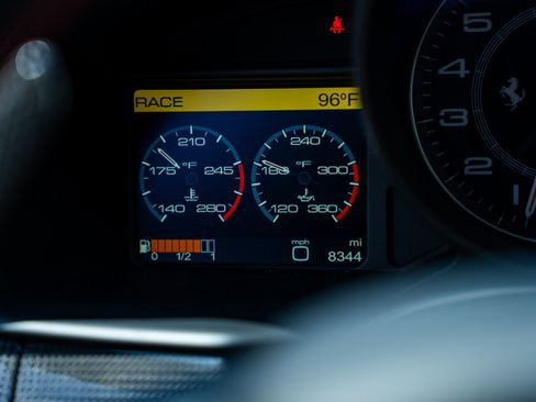 Used 2014 Ferrari 458 Italia Coupe RWD image 9