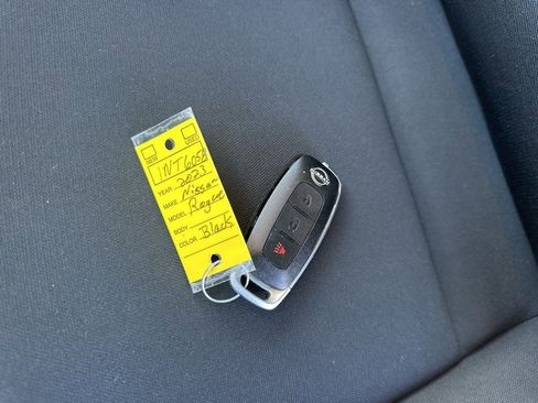 Used 2023 Nissan Rogue S image 31