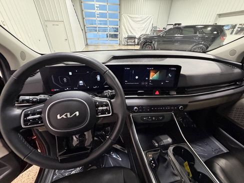 Used 2025 Kia Carnival SX image 27