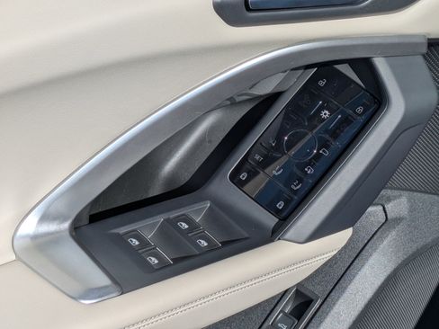 Certified 2025 Audi Q5 Premium w/ Convenience Package AWD/4WD image 11