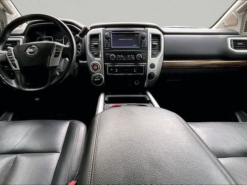 Used 2018 Nissan Titan SL AWD/4WD image 9