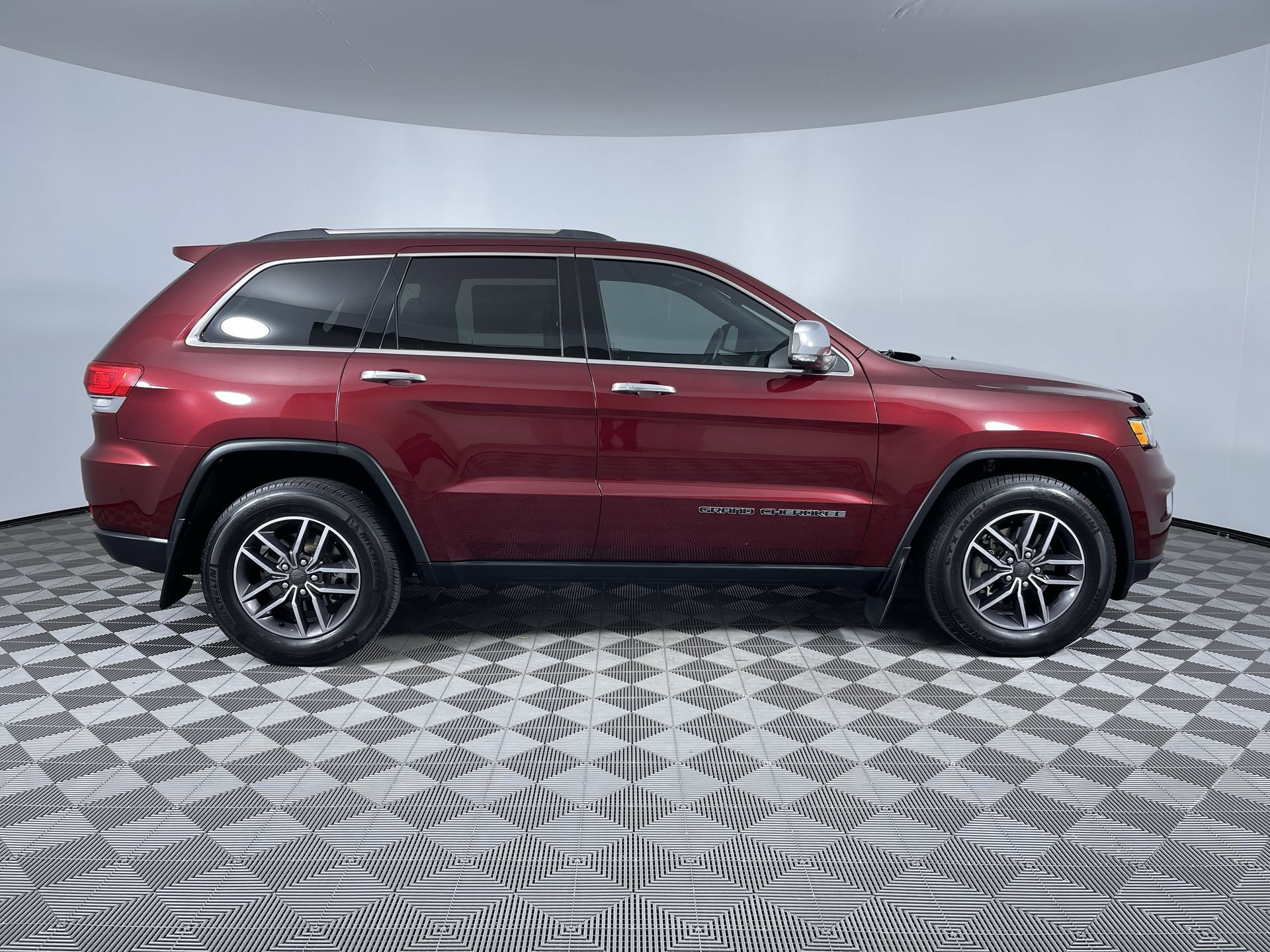 Used 2019 Jeep Grand Cherokee Limited w/ Trailer Tow Group IV AWD/4WD image 10