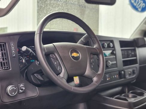 Used 2022 Chevrolet Express 3500 w/ Power Convenience Package RWD image 11
