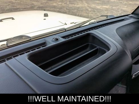 Used 2018 Jeep Wrangler Unlimited Sahara w/ Connectivity Group AWD/4WD image 27