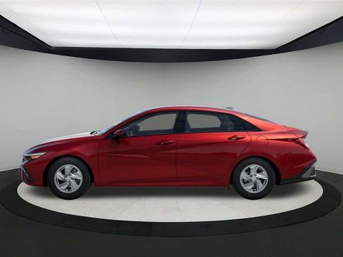 New 2025 Hyundai Elantra SE image 4