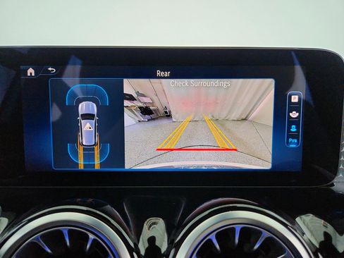 Certified 2025 Mercedes-Benz GLB 250 4MATIC w/ Exclusive Package image 14