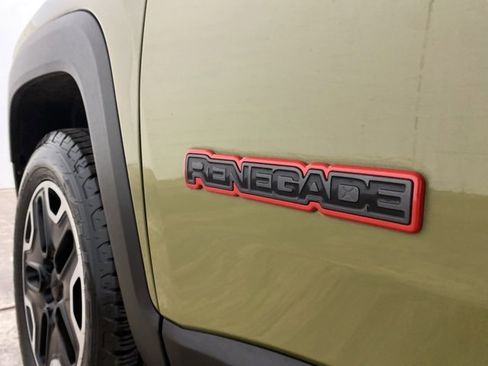 Used 2015 Jeep Renegade Trailhawk w/ Premium Leather Group image 92