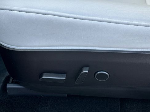 Used 2022 Tesla Model Y Performance image 16