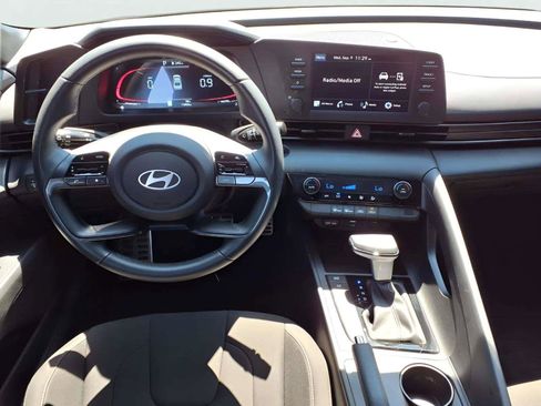 Certified 2025 Hyundai Elantra Sport FWD image 11