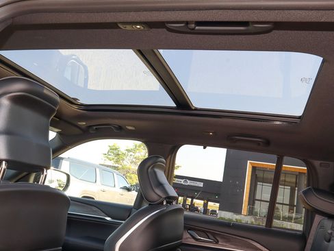 New 2025 Jeep Grand Cherokee Overland w/ Luxury Tech Group IV image 16