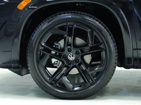 New 2026 Volkswagen Tiguan SE R-Line FWD image 8