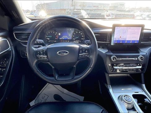 Used 2020 Ford Explorer XLT w/ Equipment Group 202A image 5