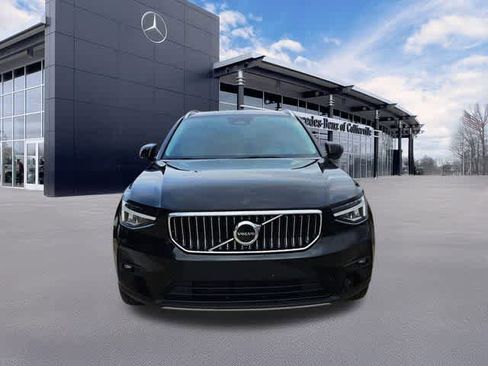 Used 2023 Volvo XC40 B5 Plus image 4