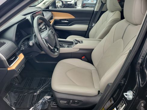 Used 2024 Toyota Grand Highlander Platinum image 25