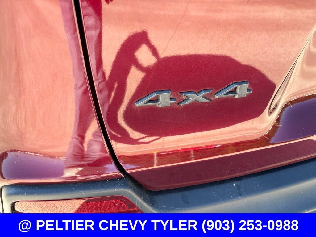 Used 2019 Jeep Cherokee Trailhawk w/ Cold Weather Group AWD/4WD image 11