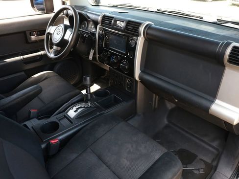 Used 2007 Toyota FJ Cruiser Sport Utility 2D image 16