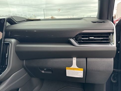 New 2025 GMC Yukon Elevation image 26