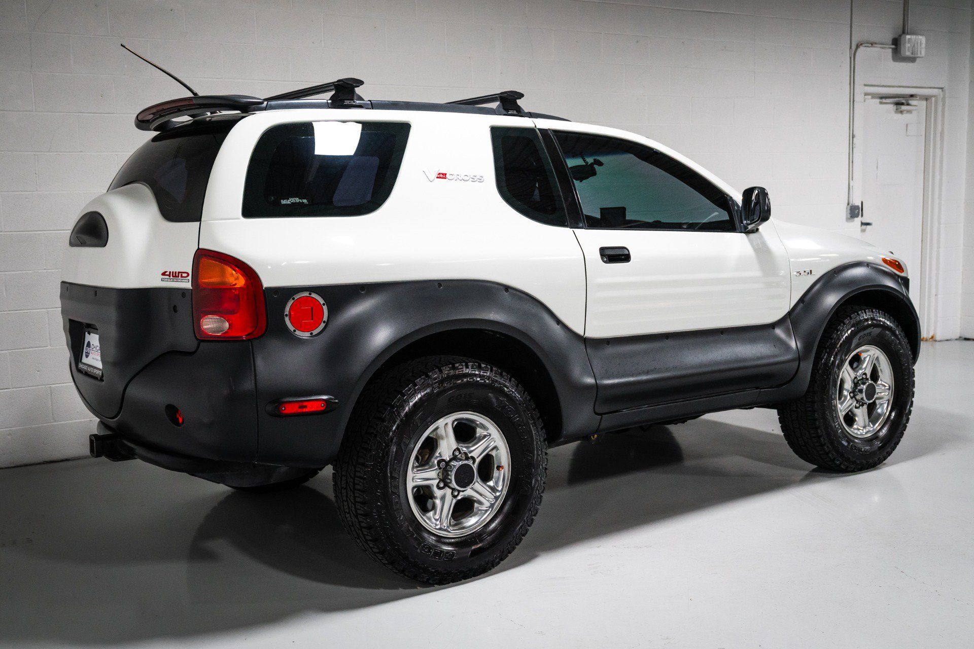 Used 1999 Isuzu VehiCROSS AWD/4WD image 3