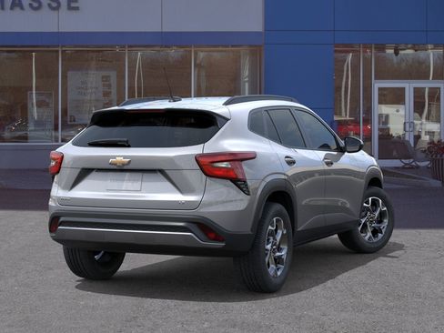 New 2026 Chevrolet Trax LT w/ Driver Confidence Package FWD image 4