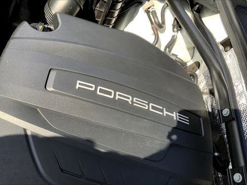 Used 2017 Porsche Macan image 32