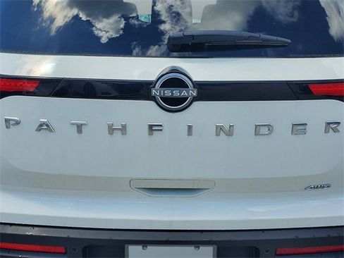 New 2025 Nissan Pathfinder S image 10