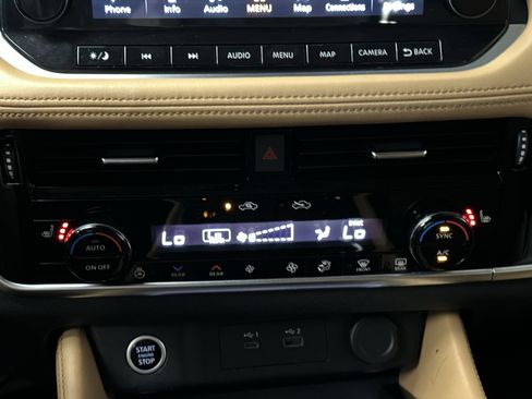 Used 2023 Nissan Rogue Platinum w/ Platinum Premium Package FWD image 21