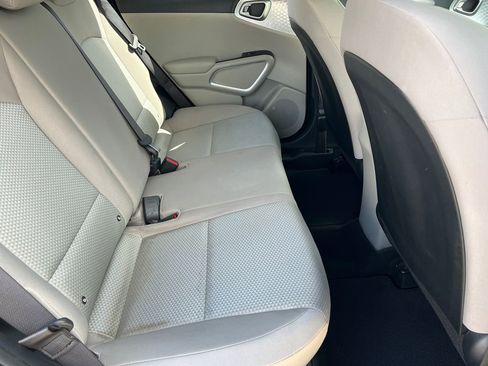 Used 2025 Kia Soul LX FWD image 10