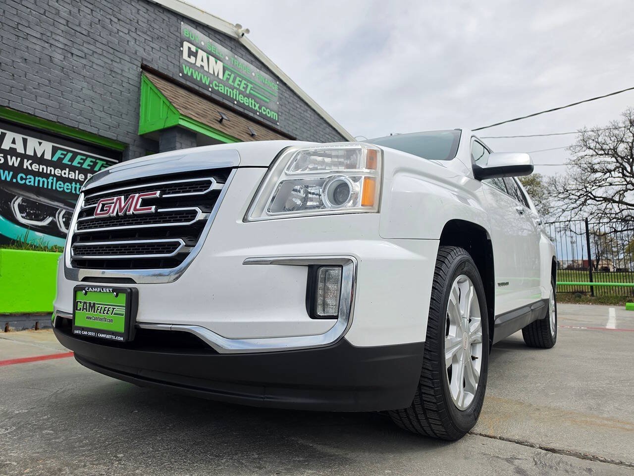 Used 2017 GMC Terrain SLT FWD image 2